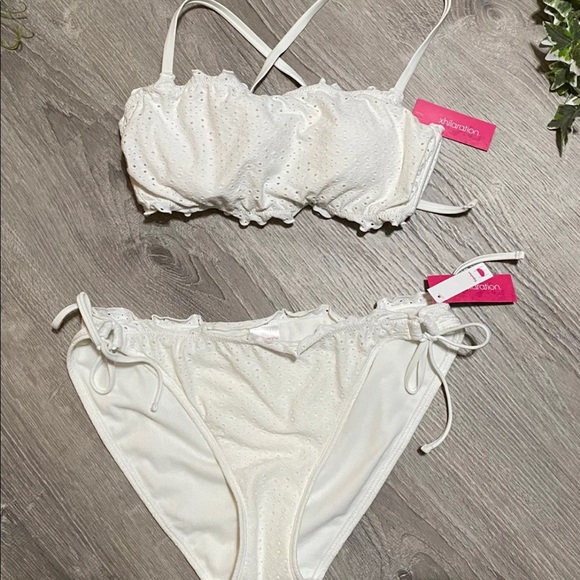 Bikini - Picture 2 of 5